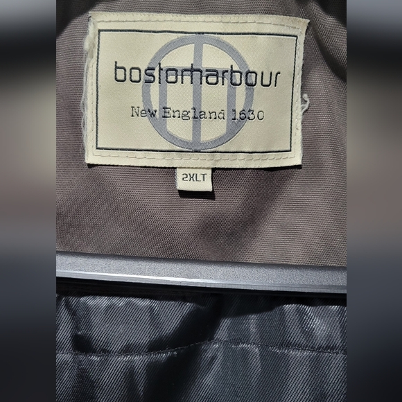 Boston Harbour water-resistant, fiber-filled jacket with faux leather trim - Picture 3 of 7